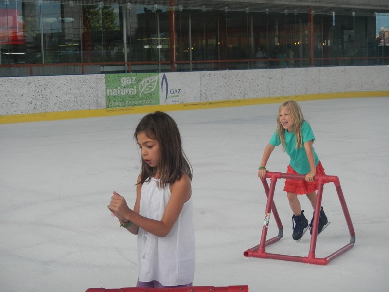 Village Camps International Summer Camp Leysin, Switzerland 2025-08-09 https://www.villagecamps.com/journals_admin/images/697-12-ice skating (2).jpg